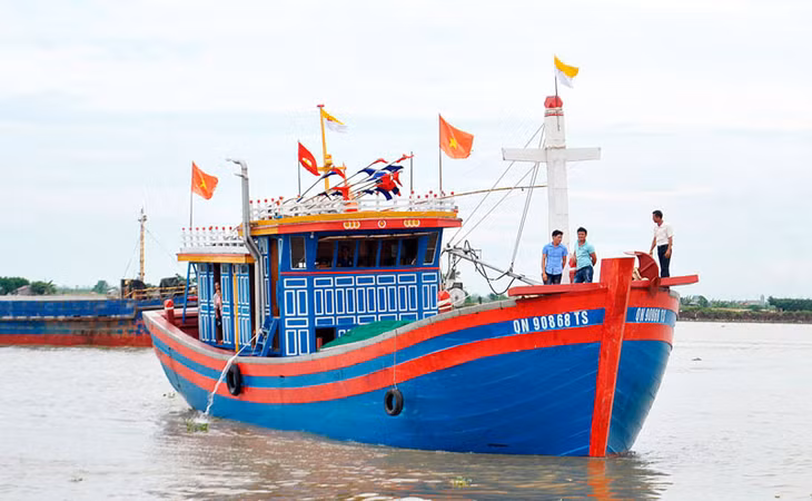 Tàu của ông Phạm Văn Chiến, xã Thanh Lân, huyện Cô Tô hoạt động bình thường tuy nhiên sản lượng nguồn lợi ngư trường thấp trong khi chi phí đầu vào cao nên hiệu quả mang lại không như mong muốn.