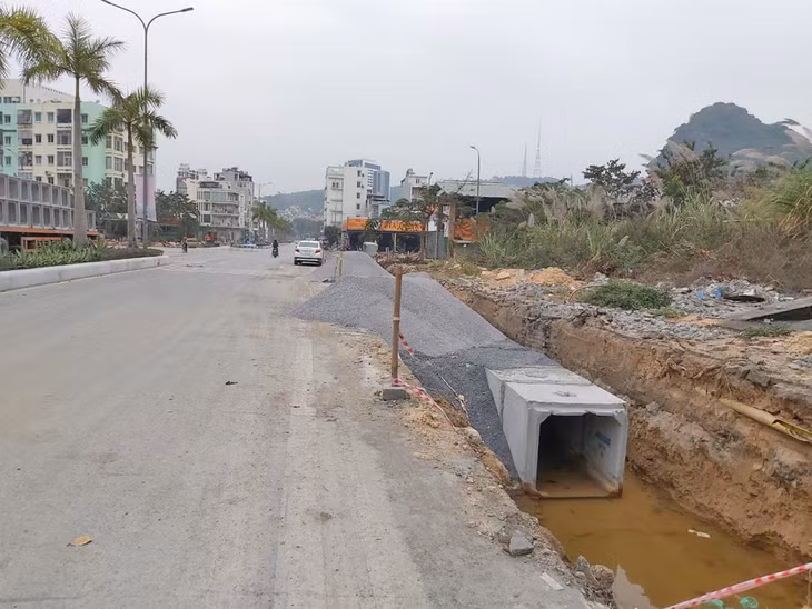Hệ thống cống thoát nước dọc đường Lê Thanh Nghị, TP Hạ Long được đầu tư xây dựng lại cùng với việc chỉnh trang, mở rộng tuyến đường này vào cuối năm 2019.