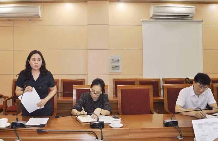 Lãnh đạo Sở Công thương báo cáo tại buổi giám sát.
