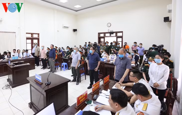 Các bị cáo tại phiên xét xử.