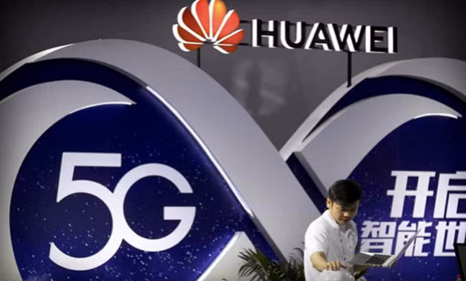 Huawei đang trong tình thế tiến thoái lưỡng nan. Ảnh: AP.