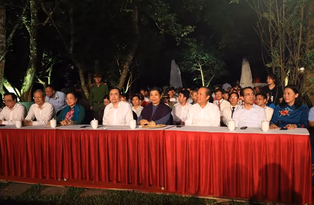 Phó Chủ tịch Thường trực Quốc hội Tòng Thị Phóng, Phó Thủ tướng Thường trực Chính phủ Trương Hòa Bình và Chủ tịch Ủy ban Trung ương MTTQ Việt Nam Trần Thanh Mẫn tại điểm cầu Tuyên Quang.