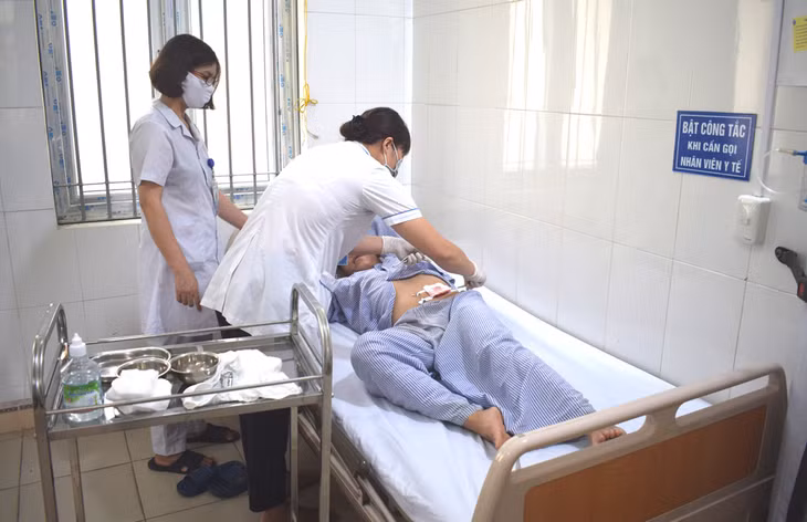 Các nhân viên y tế được chữa trị một số bệnh nhẹ khác cho bệnh nhân trong khả năng của Bệnh viện.