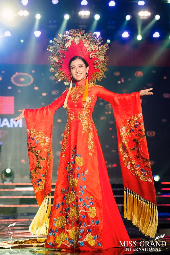 Huyền My tại Miss Grand International 2017.