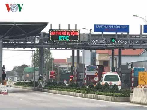 Hơn 865.000 xe đã dán thẻ E-tag nhưng chưa có nhiều người sử dụng.