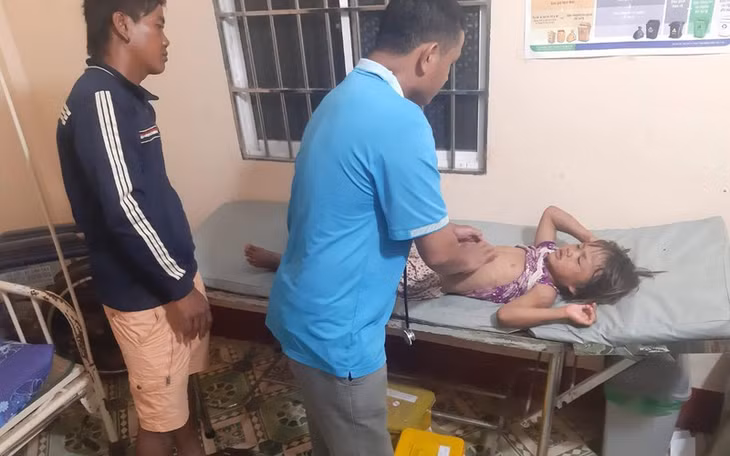 Cháu Danh Thị Nil bị bố đẻ đánh đập dã man