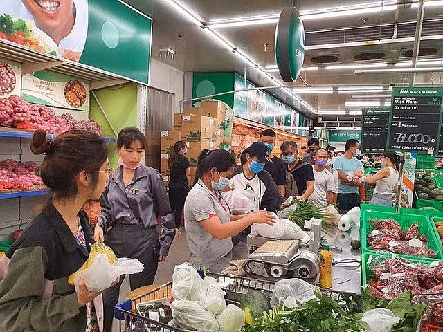 Người tiêu dùng Việt Nam giảm đáng kể việc chi tiêu tiền nhàn rỗi