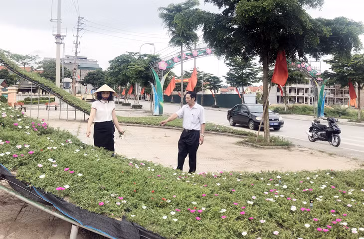 Tuyến đường hoa phố Sư Tuệ là tuyến đường được phường Đông Triều xây dựng là tuyến đường kiểu mẫu.