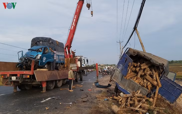 Hiện trường vụ tai nạn làm một nụ nữ tử vong.