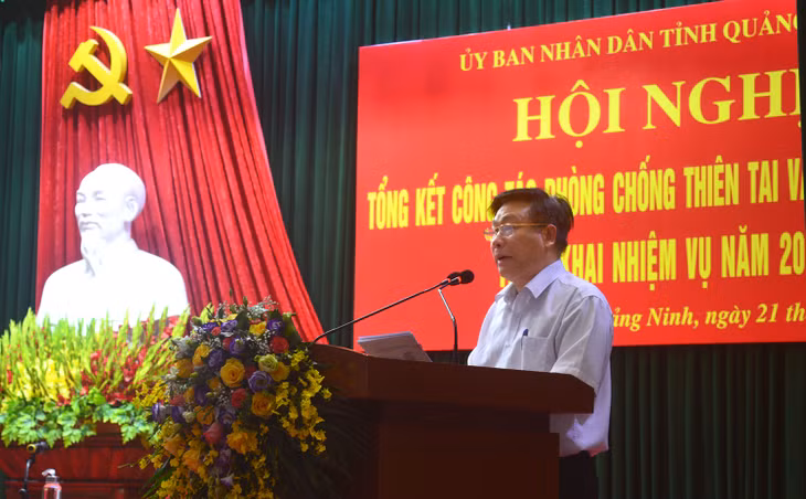 Đồng chí Nguyễn Hữu Giang, Giám đốc Sở NN&PTNT đọc thư của đồng chí Tổng Bí thư, Chủ tịch nước Nguyễn Phú Trọng gửi đồng bào và chiến sĩ cả nước nhân Kỷ niệm 74 năm Ngày truyền thống phòng, chống thiên tai.