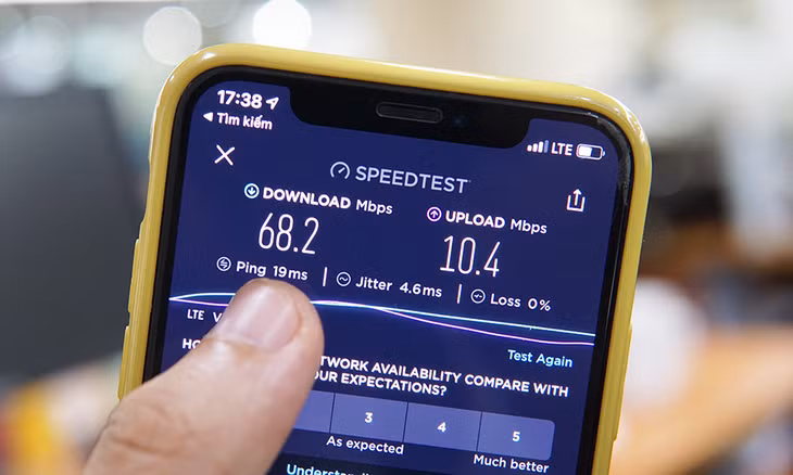Tốc độ Internet di động vẫn ổn định dù 2 tuyến cáp quang biển quan trọng gặp sự cố. Thông số trong hình là tốc độ Internet 4G tại quận Cầu Giấy, Hà Nội, chiều 26/5. Ảnh: Lưu Quý.