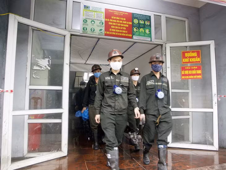 Nghiên cứu, triển khai lắp đặt 03 buồng khử khuẩn tự động tại Nhà Điều hành, Nhà Giao ca Công trường và Khu nhà ở Công nhân của Công ty.