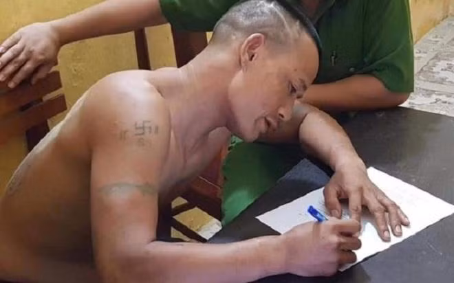 Phan Hưng Hỷ tại cơ quan công an.