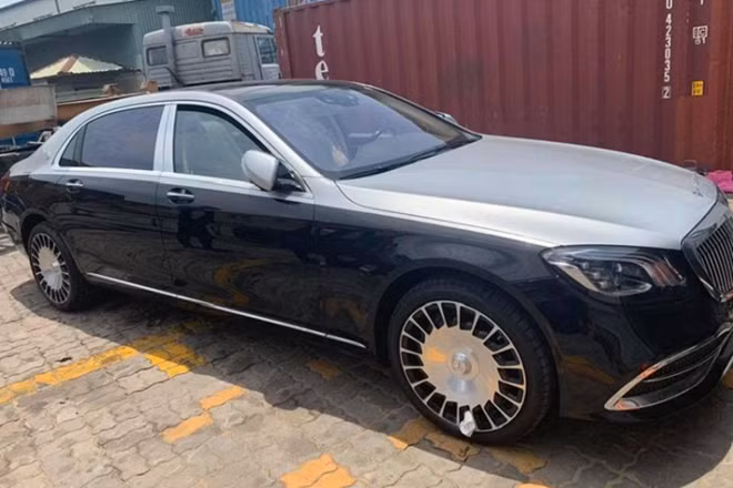 Chiếc Maybach S 560 này được sơn nguyên bản 2 tông màu từ nhà máy ở Đức