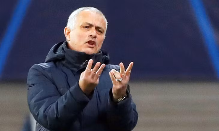 Mourinho mới có hai hợp đồng mới từ lúc làm HLV Tottenham là Gedson Fernandes và Steven Bergwijn. Ảnh: Reuters.
