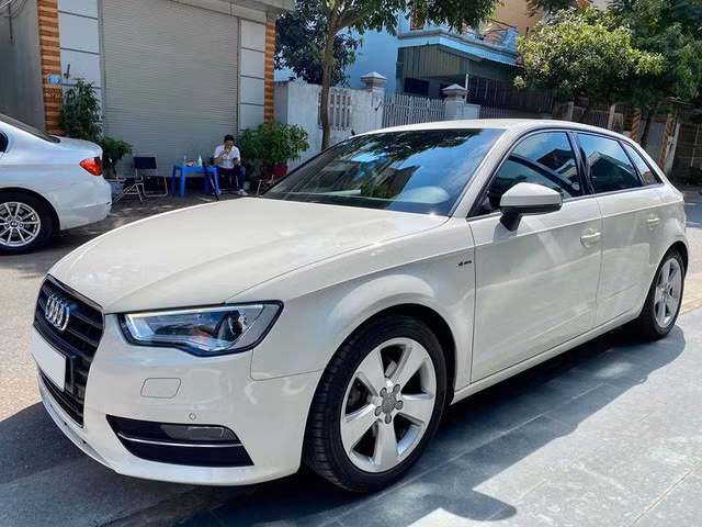 Xe có kích thước dài x rộng x cao lần lượt là 4.310 x 1.785 x 1.421 (mm), chiều dài trục cơ sở đạt 2.637mm.