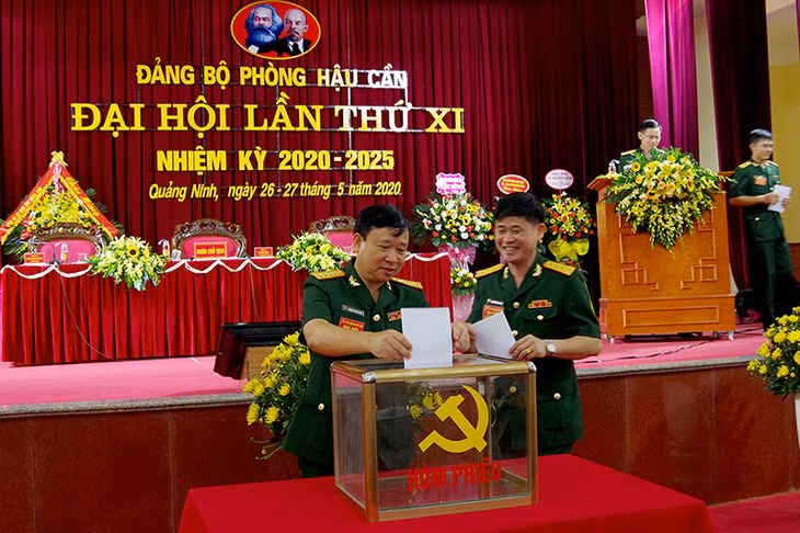 Các đại biểu bỏ phiếu, bầu Ban chấp hành Đảng bộ, nhiệm kỳ 2020 - 2025