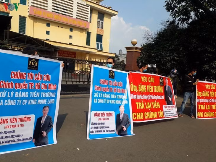 Người dân kêu cứu đến công an khi mua trúng đất nền ảo của King Home Land.