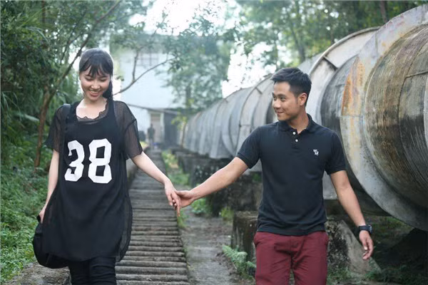 Thanh Sơn và MC Minh Hà trong Lựa chọn cuối cùng (2012).