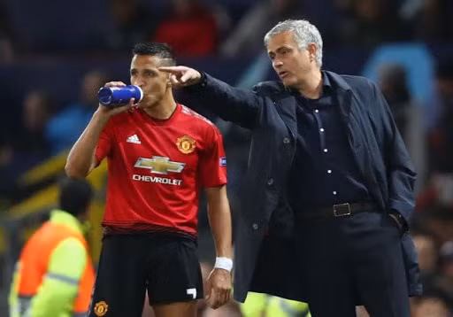 Alexis Sanchez đổ lỗi tại Mourinho khiến anh mất hết tự tin ở MU, có thời gian đáng quên tại đây