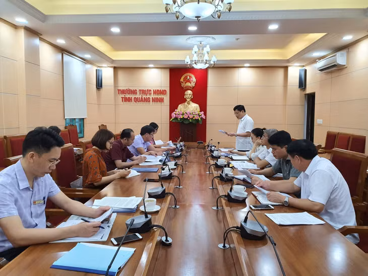 Quang cảnh buổi làm việc.