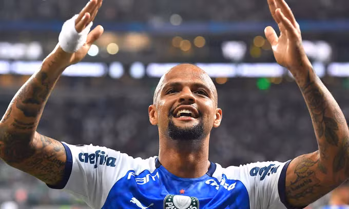 Melo từng khiến CĐV Juventus tức giận khi công khai tình yêu với Inter, CLB anh khoác áo một năm rưỡi từ 2015 đến 2017. Ảnh: AFPS.