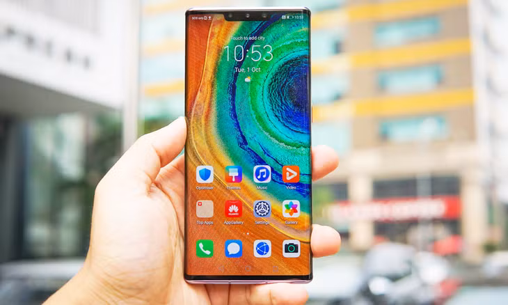 Huawei Mate 30 Pro có phần cứng được đánh giá tốt, nhưng phần mềm thiếu dịch vụ Google. Ảnh: Lưu Quý