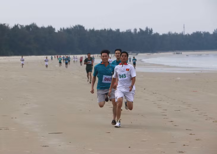 Nhiều vận động viên hăng hái tham gia cuộc thi.