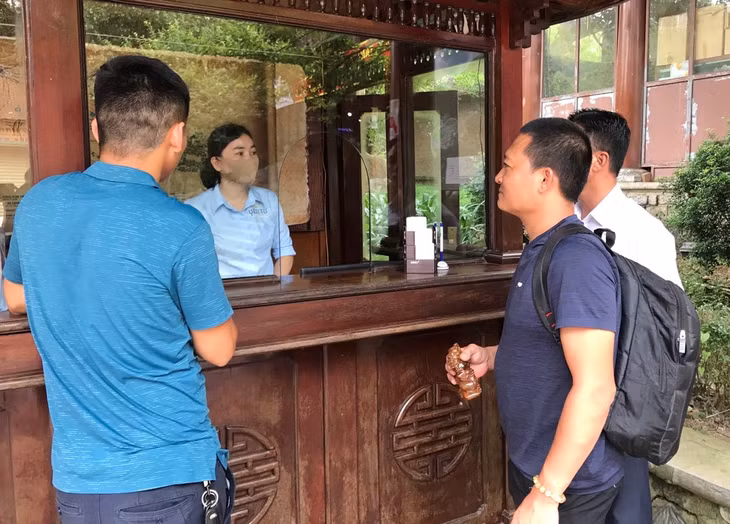 Du khách được miễn phí vé tham quan Khu di tích và danh thắng Yên Tử, giảm 50% giá vé cáp treo. 