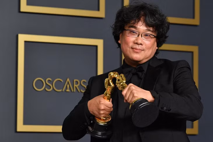 Đạo diễn Bong Joon Ho tại Oscar 2020, thắng giải "Phim hay nhất" với "Parasite". Ảnh: Slate Magazine.