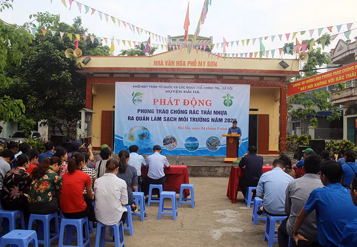 Quang cảnh buổi lễ phát động phong trào “Chống rác thải nhựa” ra quân làm sạch môi trường năm 2020 
