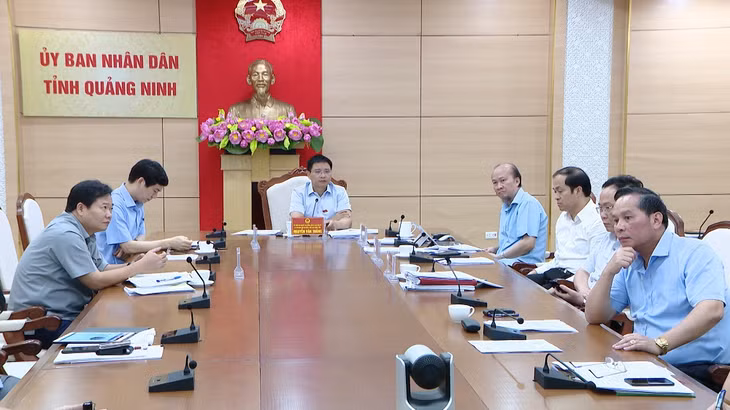 Đồng chí Nguyễn Văn Thắng, Bí thư Ban cán sự Đảng, Chủ tịch UBND tỉnh chủ trì cuộc họp