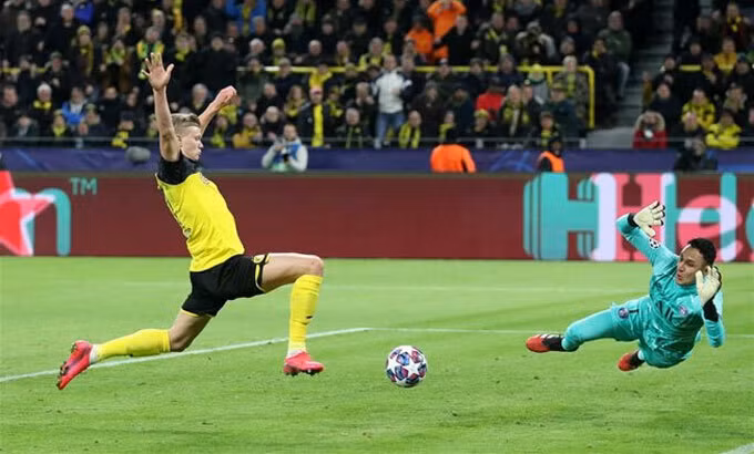 Haaland ghi 10 bàn ngay mùa đầu chơi ở Champions League. Ảnh: Reuters.