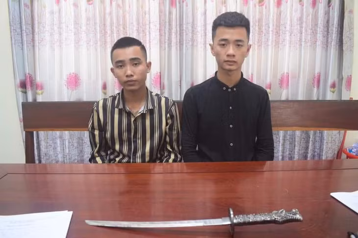 Hai đối tượng tại cơ quan công an. (Ảnh: C.A)