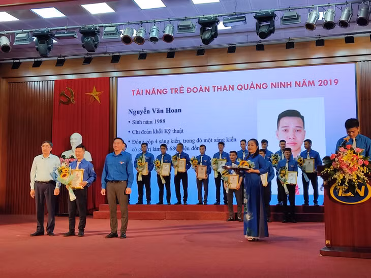 Tuyên dương 33 tài năng trẻ và 44 thanh niên tiên tiến làm theo lời Bác Đoàn than Quảng Ninh năm 2019