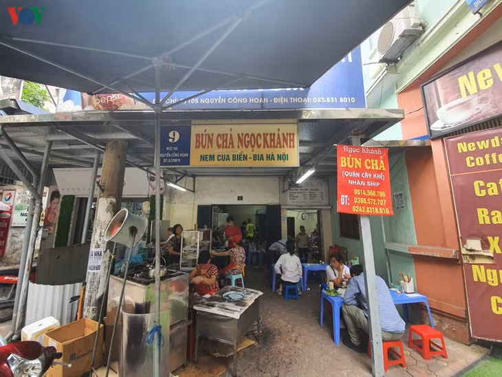 Mùa nắng nóng, ăn uống cần đảm bảo vệ sinh, tránh ngộ độc thực phẩm.