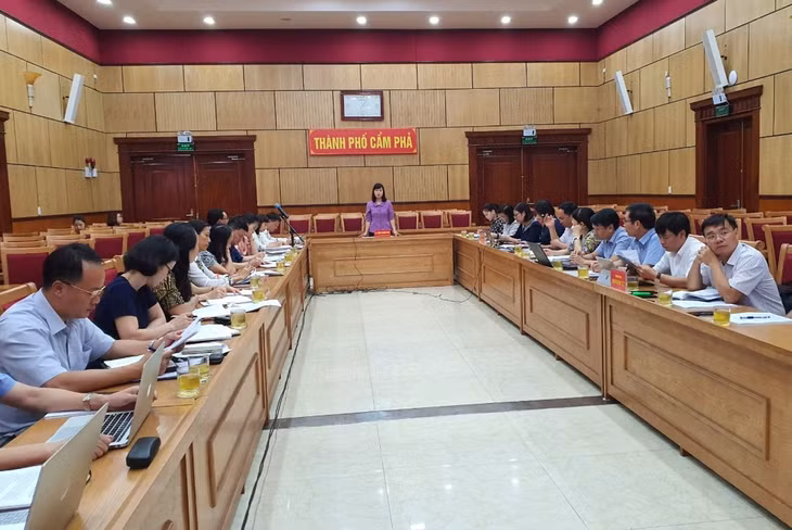 Quang cảnh buổi làm việc.