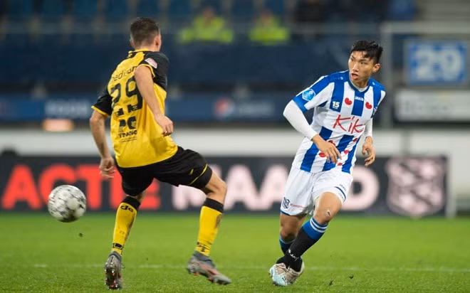 Văn Hậu chấp nhận giảm lương để chia sẻ khó khăn với Heerenveen (Ảnh: Heerenveen).