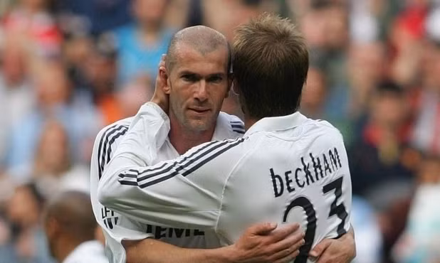 Zidane (trái) và Beckham trong màu áo Real, giai đoạn đầu thập niên 2000. Ảnh: BRAND.
