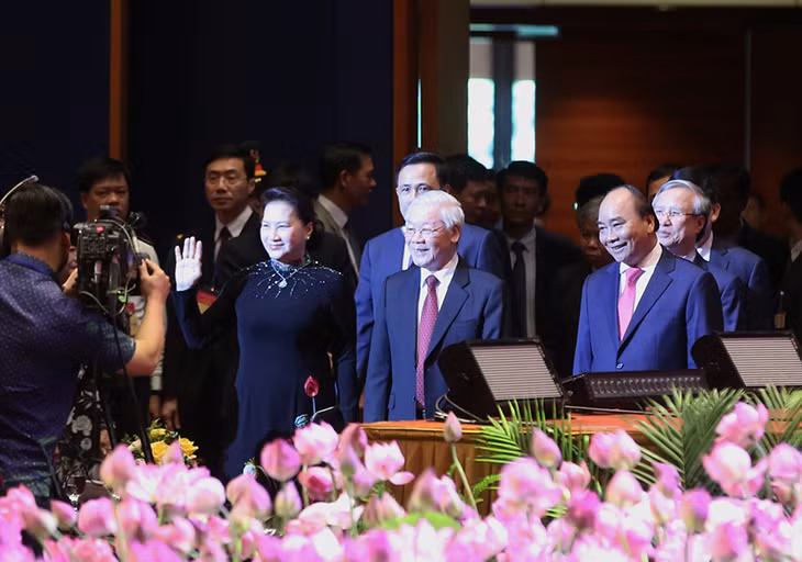 Tổng Bí thư, Chủ tịch nước Nguyễn Phú Trọng, Thủ tướng Chính phủ Nguyễn Xuân Phúc, Chủ tịch Quốc hội Nguyễn Thị Kim Ngân cùng các vị lãnh đạo Đảng, Nhà nước dự Lễ Kỷ niệm. Ảnh VGP