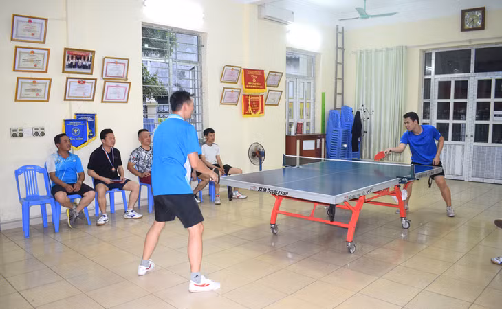 Một trong những buổi hoạt động thể thao của CLB Bóng bàn tại Nhà Văn hóa khu Minh Tiến B, phường Cẩm Bình