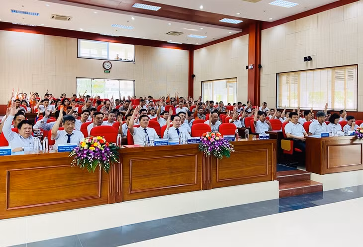 Các đại biểu thống nhất thông qua Nghị quyết tại Hội nghị người lao động năm 2020.