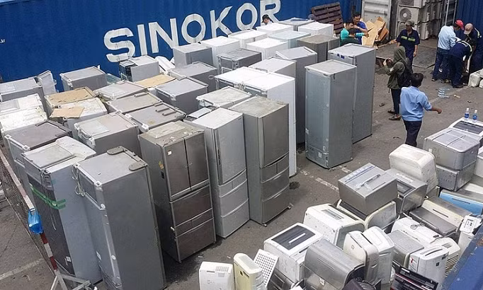Lực lượng QLTT liên tiếp bắt giữ số lượng lớn hàng điện lạnh đã qua sử dụng nhập lậu.