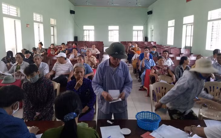 Người dân Thanh Hóa nhận hỗ trợ Covid-19.