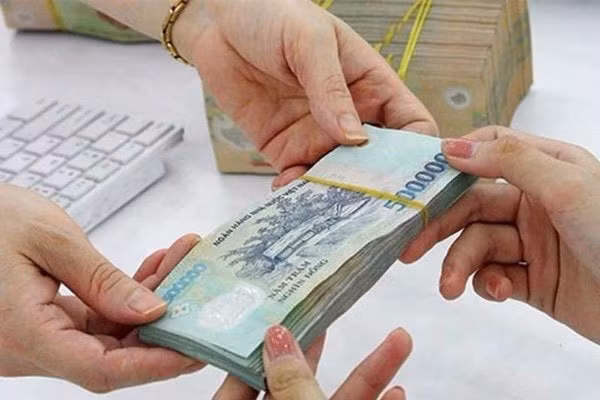 Không chỉ hoãn tăng lương từ 1/7 như kế hoạch, mà cả lộ trình tăng lương năm 2021 cũng có thể bị chậm lại