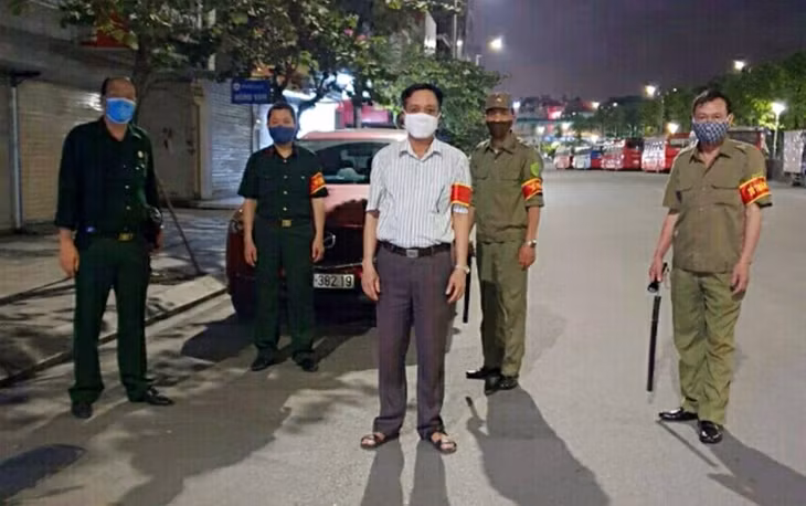 Tổ tự quản ANTT do CCB làm nòng cốt ở khu phố 4B, phường Hồng Hải (TP Hạ Long) tham gia giữ gìn an ninh trật tự khu phố trong thời gian cách ly xã hội phồng chống dịch Covid-19.