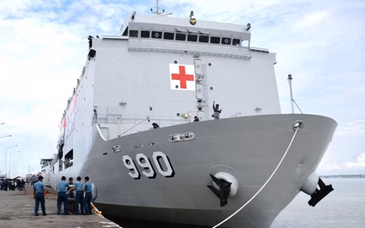 Tàu chiến Bệnh viện bác sĩ Soeharso tham gia ứng phó đại dịch Covid-19 (Ảnh: Republika).