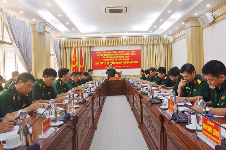 Trung tướng Nguyễn Tân Cương, Thứ trưởng Bộ Quốc phòng phát biểu kết luận buổi làm việc.
