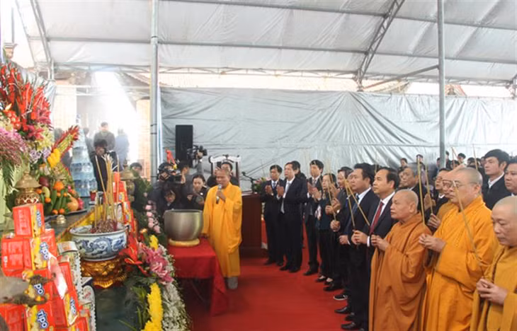 Công tác quản lý Nhà nước về tín ngưỡng, tôn giáo được tăng cường trong thời gian qua - (Trong ảnh: Lễ hội xuân Ngọa Vân năm 2018).