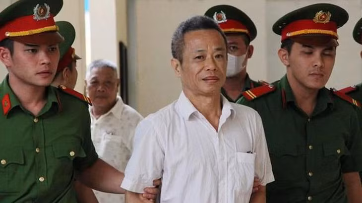 Cựu Bí thư xã Bến Cát - Nguyễn Hồng Khanh bị tuyên phạt 10 năm tù.